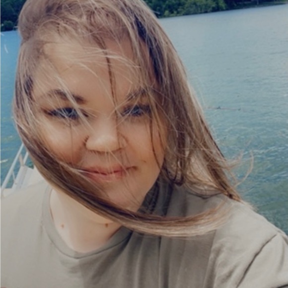 Meet your Posher, Kristina - Picture 3 of 4